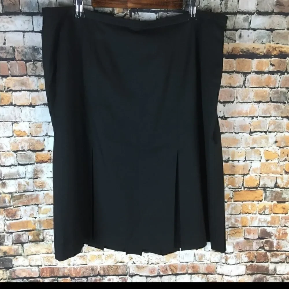 Anne Klein Black Pleated skirt